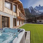 Avec Jacuzzi Et Animaux Admis, Vue Mont-blanc - Fr-1-343-259 Chalet