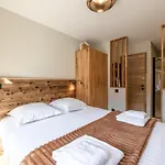 Avec Jacuzzi Et Animaux Admis, Vue Mont-blanc - Fr-1-343-259 Chalet *